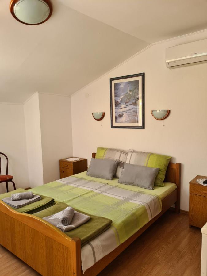 Hotel Pansion Ribica Crikvenica Esterno foto