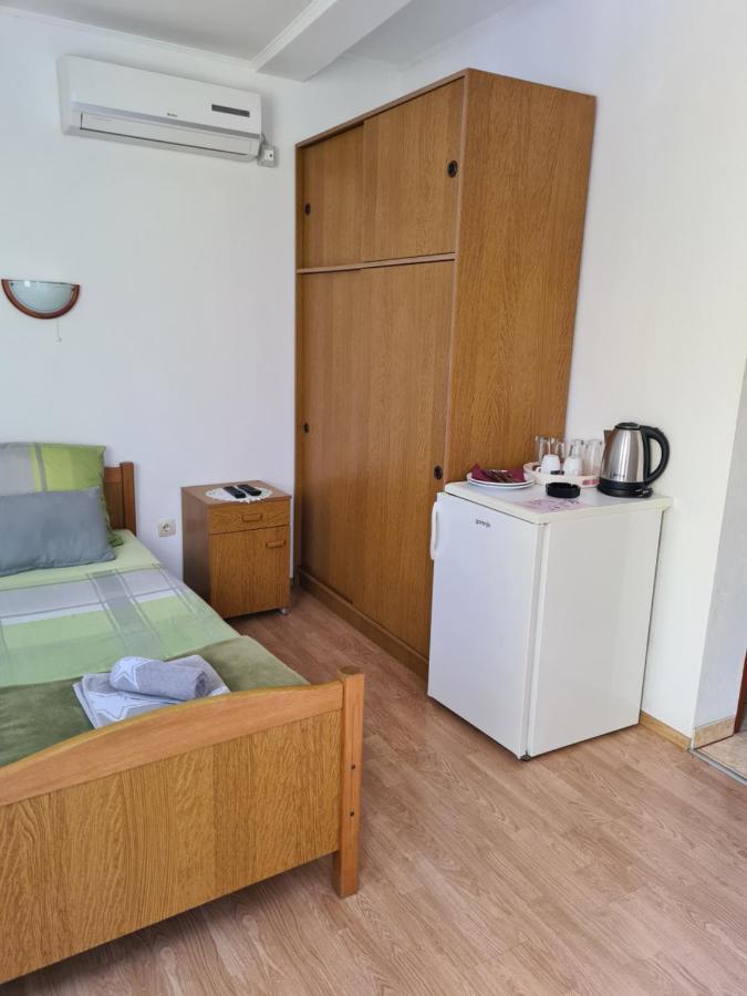 Hotel Pansion Ribica Crikvenica Esterno foto
