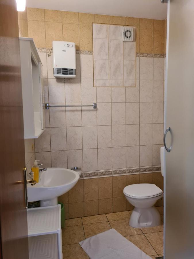 Hotel Pansion Ribica Crikvenica Esterno foto