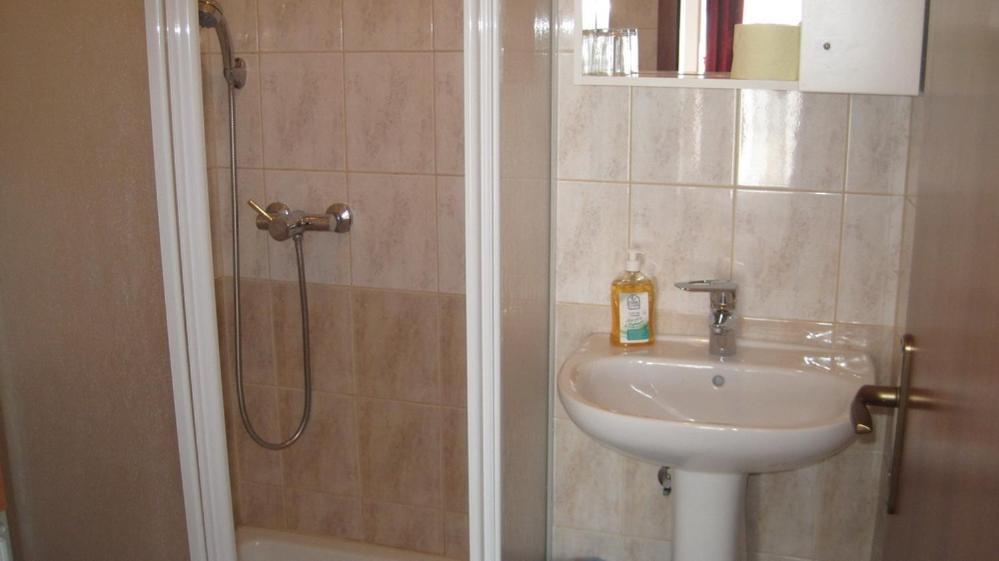 Hotel Pansion Ribica Crikvenica Esterno foto