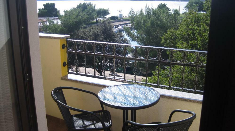 Hotel Pansion Ribica Crikvenica Esterno foto
