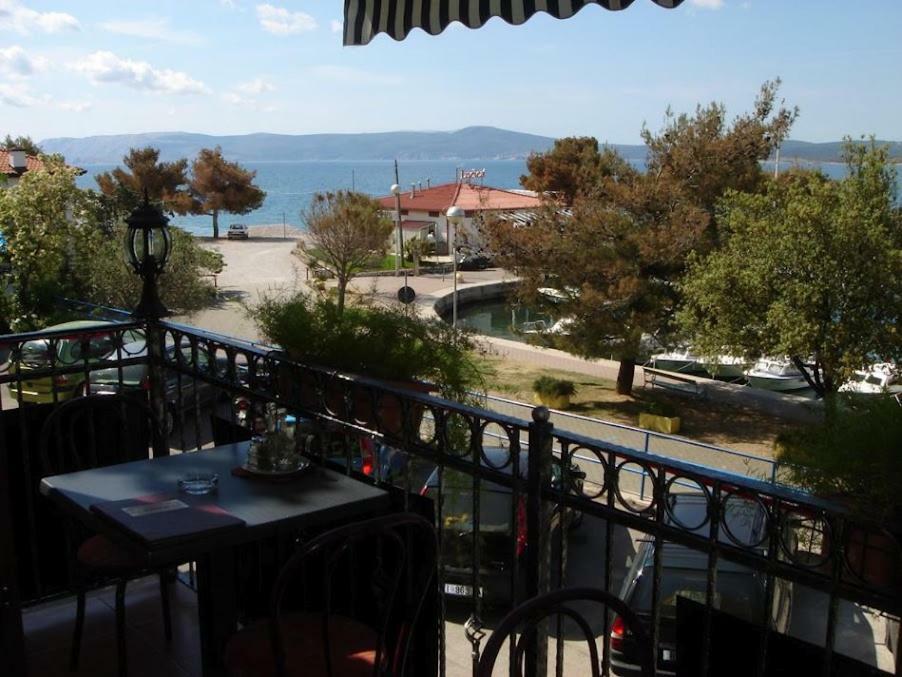 Hotel Pansion Ribica Crikvenica Esterno foto