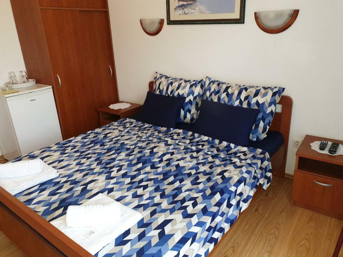 Hotel Pansion Ribica Crikvenica Esterno foto