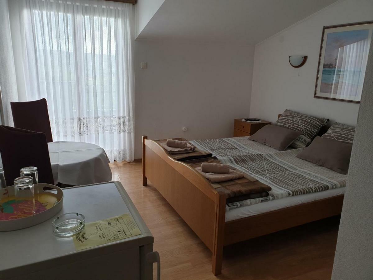 Hotel Pansion Ribica Crikvenica Esterno foto