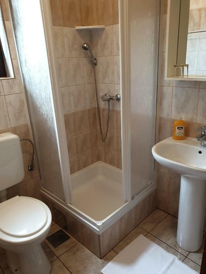 Hotel Pansion Ribica Crikvenica Esterno foto