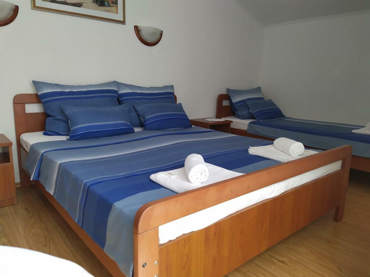 Hotel Pansion Ribica Crikvenica Esterno foto