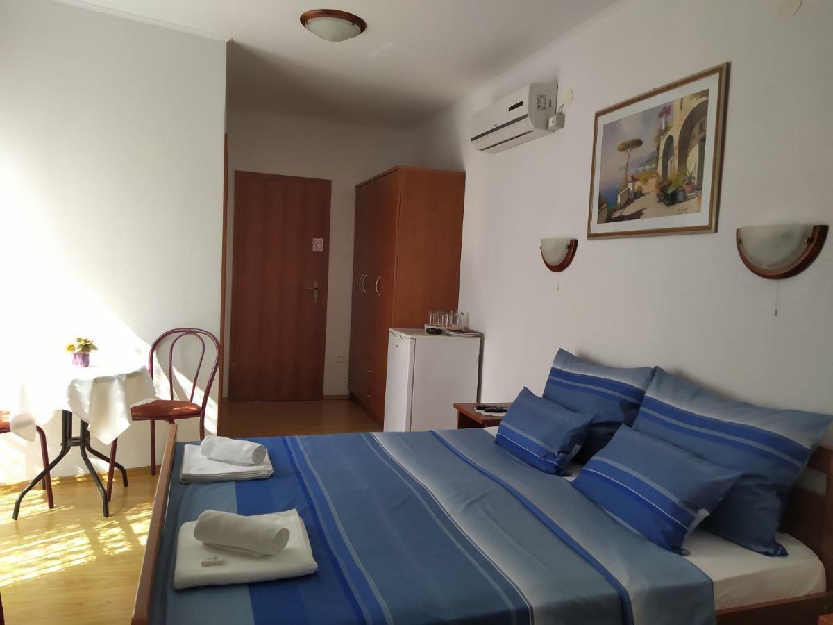 Hotel Pansion Ribica Crikvenica Esterno foto